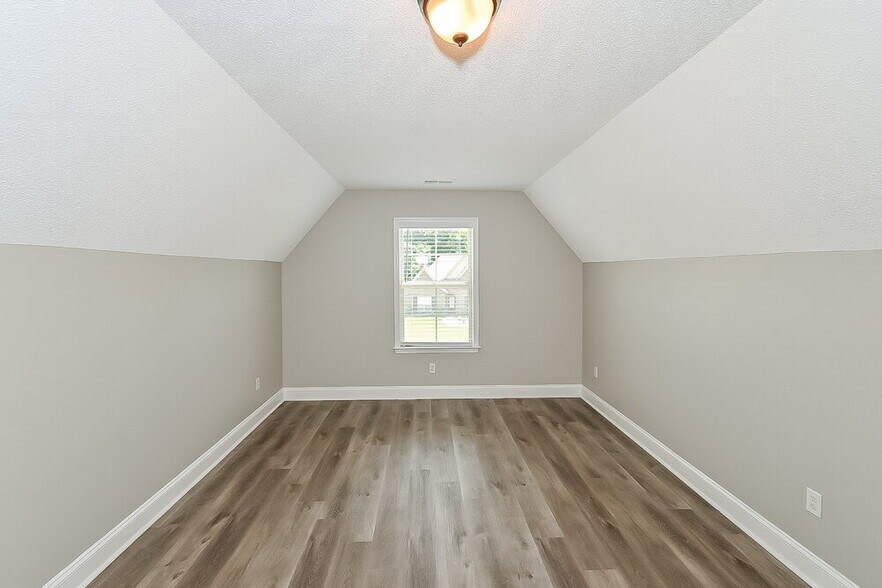 Building Photo - 7263 Willow Point Dr