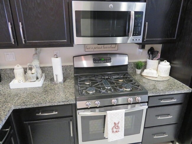 Building Photo - BRIGHT AND CLEAN 3 BED, 2 BATH, 1 STORY HOME IN ELK GROVE