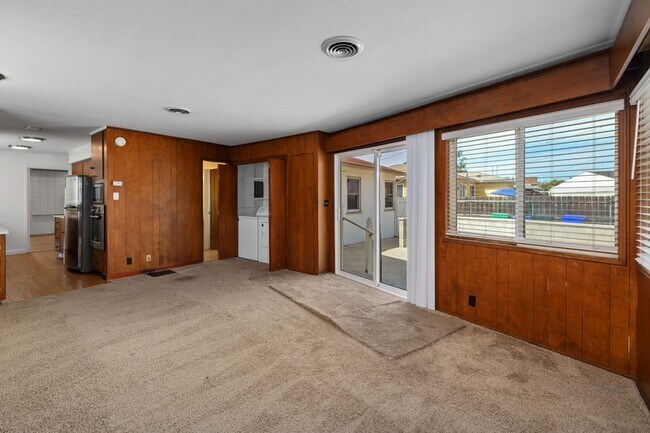 Building Photo - Lovely College Area Home
