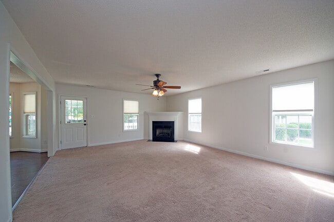 Building Photo - 1112 Huff Dr