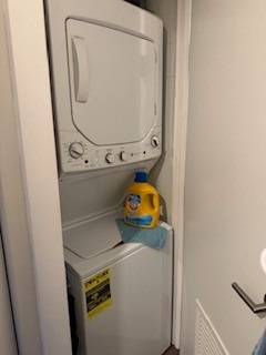 Building Photo - 2407 W Eastwood Ave