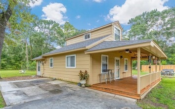 Building Photo - 14519 Oakleaf Dr