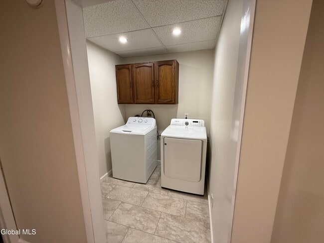 Building Photo - 734 Hudson Ave