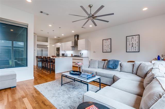 Building Photo - 5427 Melrose Ave