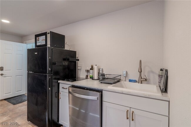 Building Photo - 100 N Ocotillo St