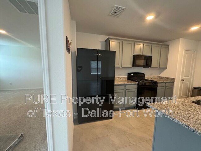 Building Photo - 2929 Dora Dr