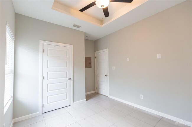 Building Photo - 15 Sabercat Ave