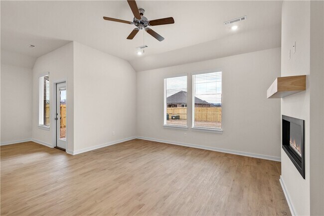 Building Photo - 391 W Branta St