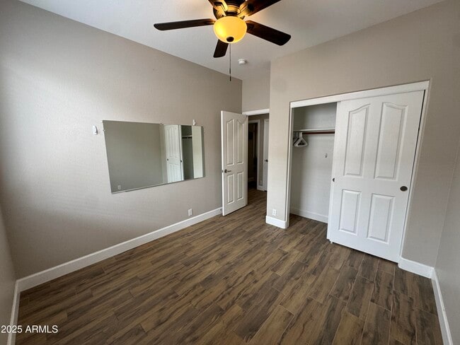 Building Photo - 1710 E Tradewind Ct