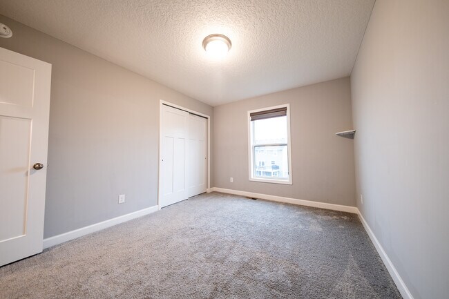 Building Photo - 4849 Stable View Dr