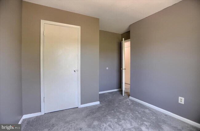 Building Photo - 618 Milford Ct