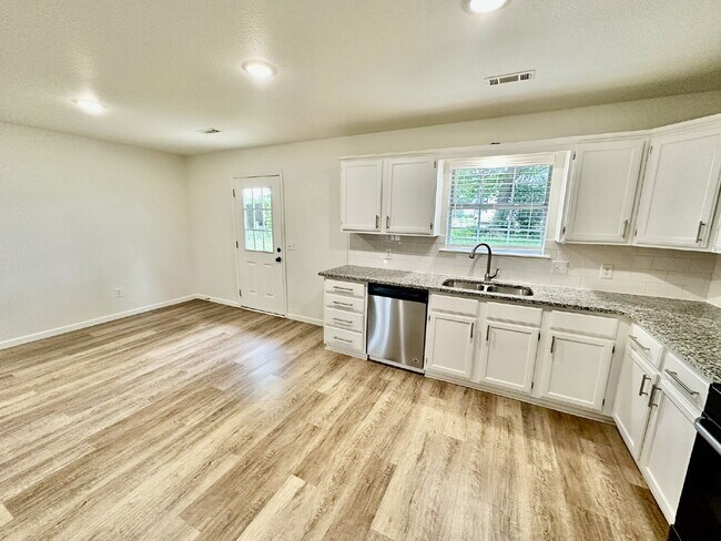 Building Photo - 802 E Kara Ln
