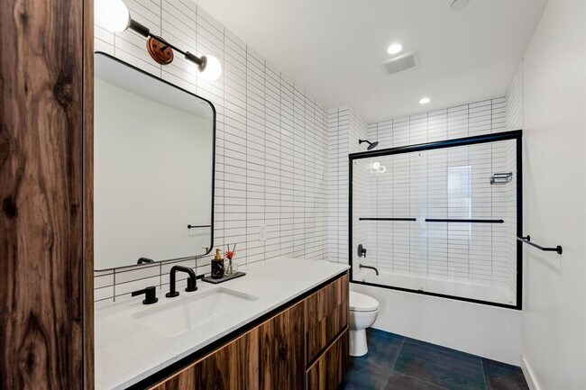 Building Photo - 84 Northeast Dr