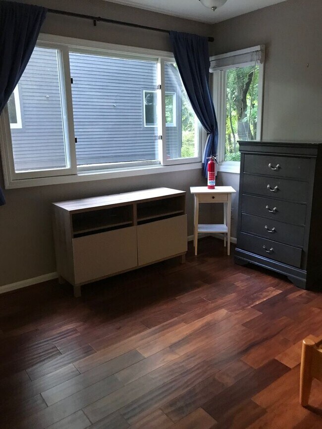 Building Photo - 106 Tulip Tree Ct