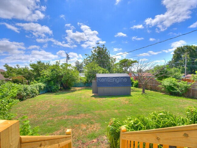 Building Photo - 4608 N Libby Ave