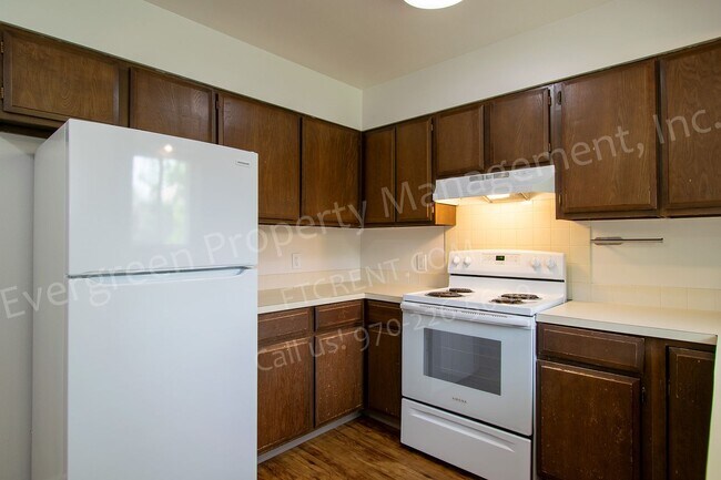 Building Photo - 2439 Clearview Ave