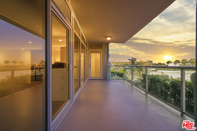Primary Photo - 13600 Marina Pointe Dr