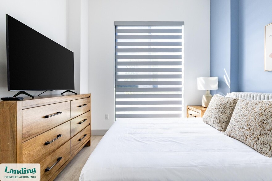 Building Photo - 1155 NE 126th St