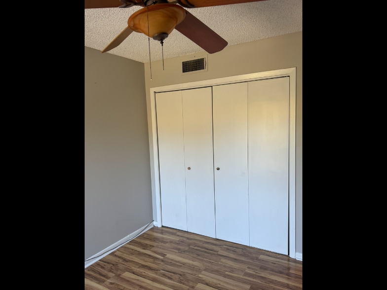 Building Photo - 515 Basswood Ave