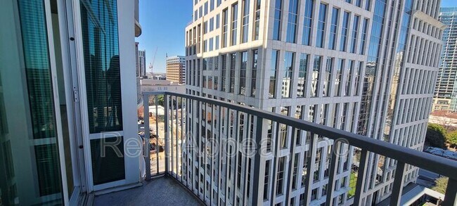 Building Photo - 943 Peachtree St NE