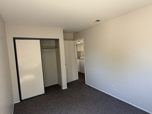 Building Photo - 3-Bedroom Hilltop Village Home w/ Bonus Am...