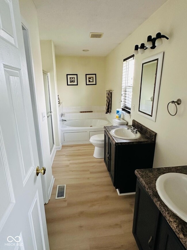 Building Photo - 6932 Thousand Oaks Ln