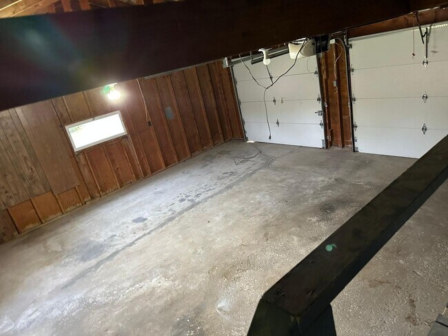 Building Photo - For Rent: 3 Bed / 1 Bath Home in Oconto