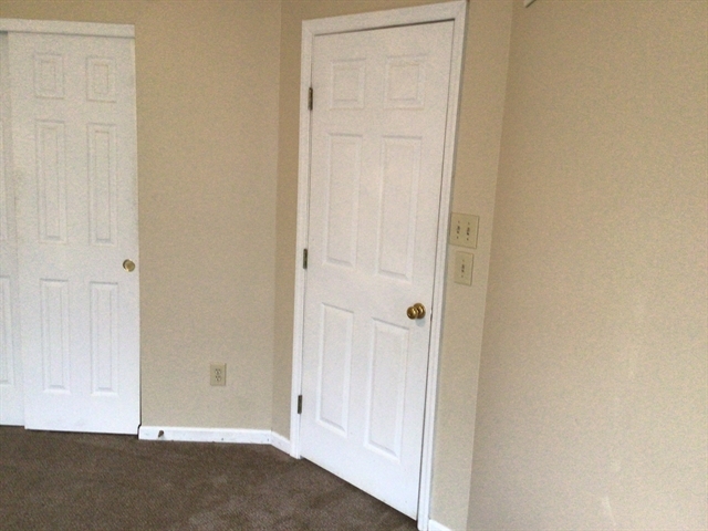 Building Photo - 2930 Holly Hill Dr
