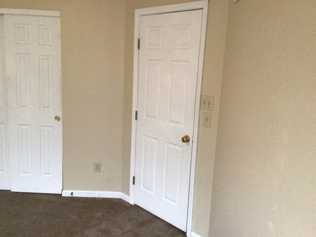 Building Photo - 2930 Holly Hill Dr