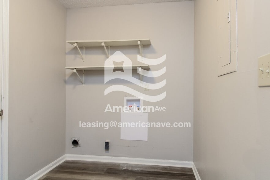 Building Photo - 3752 Fairington Dr