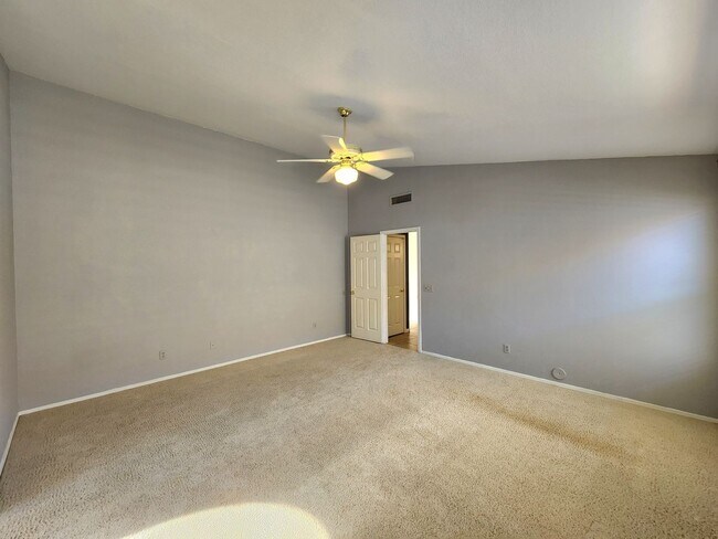 Building Photo - 15013 S 46th Pl