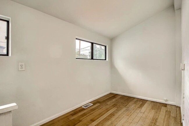 Building Photo - Charming 3-Bedroom Bungalow with Oversized...