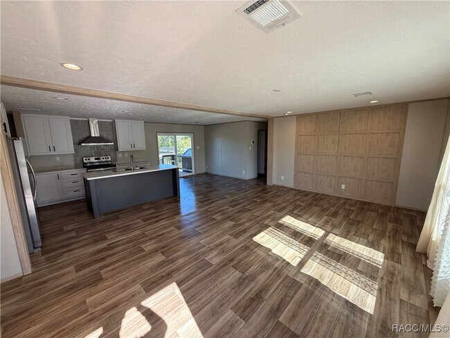 Building Photo - 5469 W Grovepark Rd