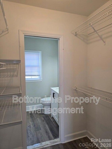 Building Photo - 5949 Quail Hollow Rd
