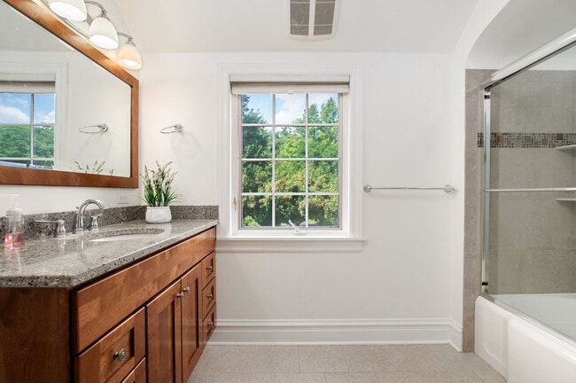 Building Photo - 9445 Avers Ave