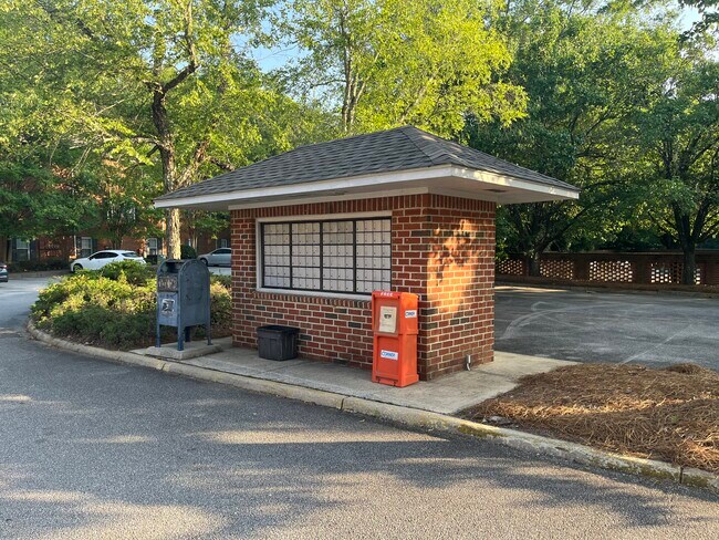 Building Photo - 148 E University Dr