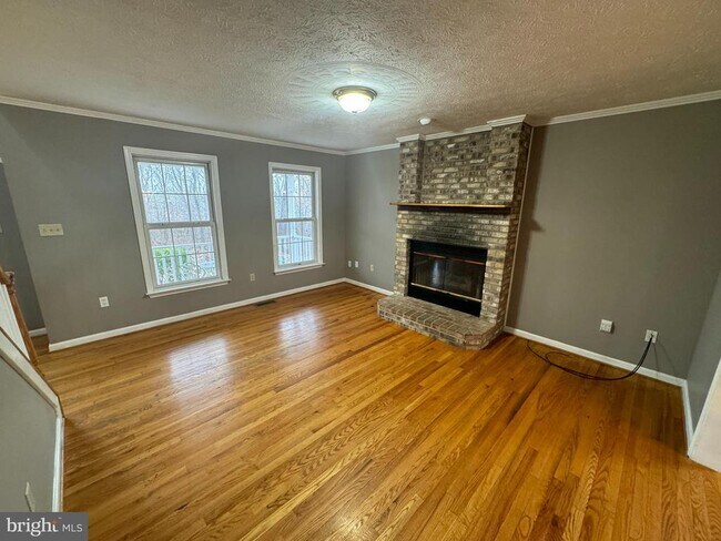 Building Photo - 346 Saddleback Ln