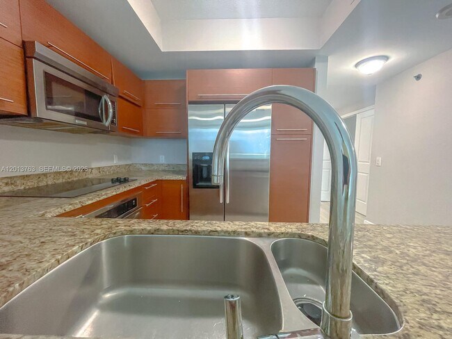 Building Photo - 2681 N Flamingo Rd