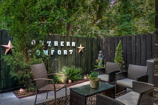 Building Photo - 2483 Realm St