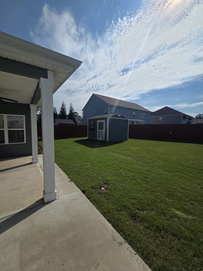 Building Photo - 2105 Thornbury Cove