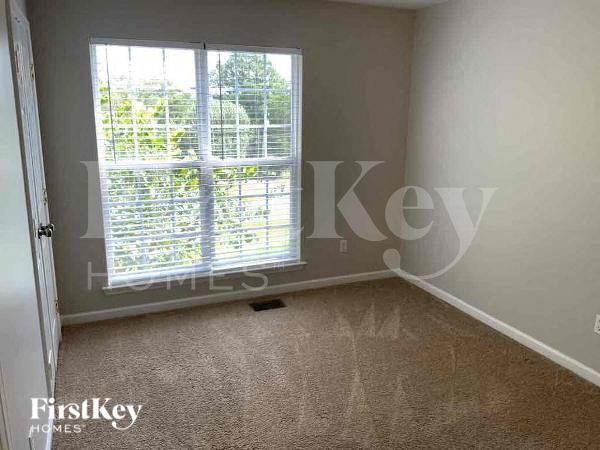 Building Photo - 12 Mountain Oaks Ln