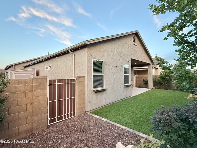 Building Photo - 5768 N Thornberry Dr