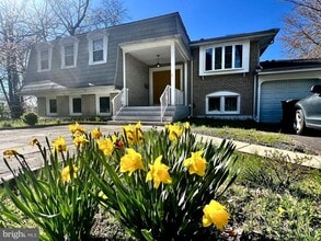 Building Photo - 26 Forest Hill Dr