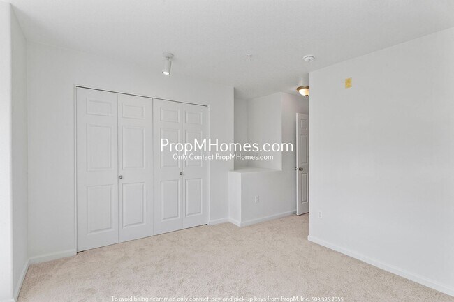 Building Photo - Two Bedroom Condo in Progress Ridge - Lake...