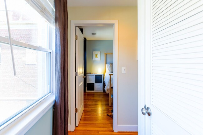 Building Photo - Stylish Condo in Hill East - Parking Space...