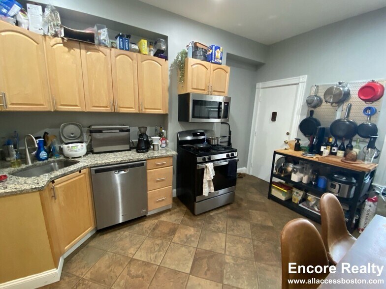 Building Photo - 18 Portsmouth St