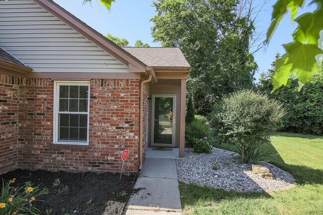 Building Photo - The Gardens North