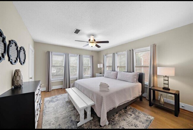 Building Photo - 1631 Castle Ct