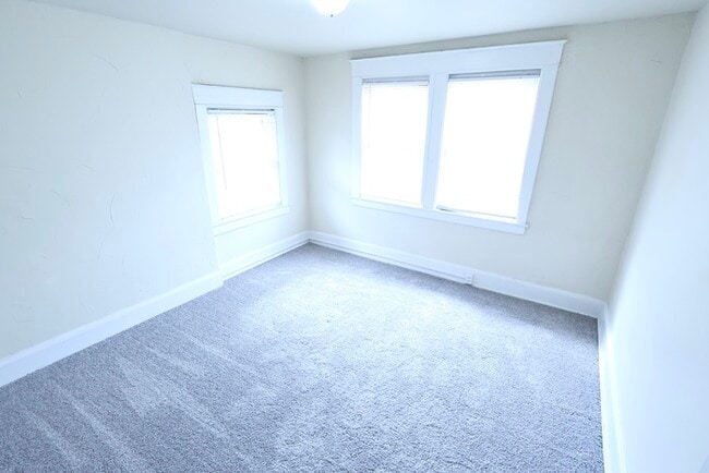 Building Photo - 555 Brittain Rd