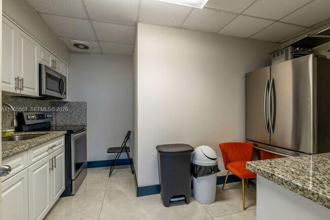 Building Photo - 3140 S Ocean Dr